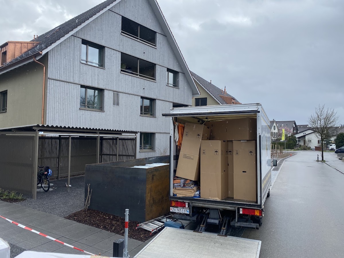 Helvetia Movers GmbH Titelbild