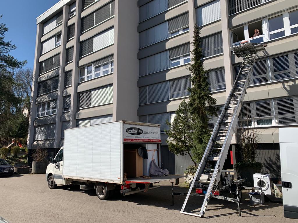 UMZUG FLO - Umzug, Hausräumung, Entsorgung, Endreinigung, Transport in 4222 Zwingen - Baselland Titelbild
