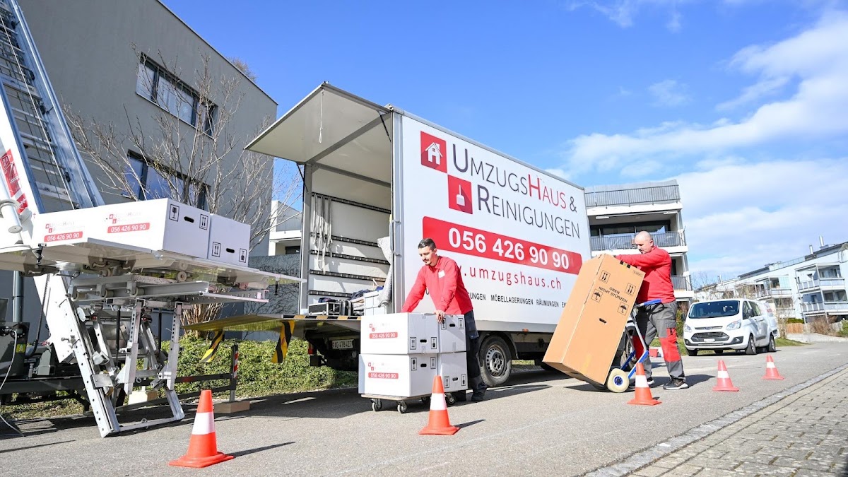 UmzugsHaus & Reinigungen GmbH Titelbild